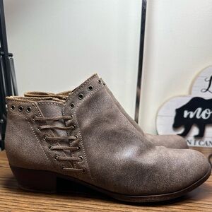 EUC Minnetonka Brenna Tan Suede Ankle‎ Booties Size 10